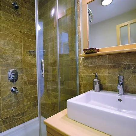 מלון Golkoy Suites