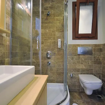 מלון Golkoy Suites *